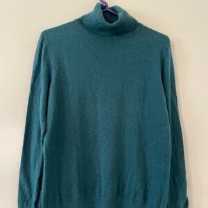 L.L. Bean Green Turtleneck Sweater - Size M
